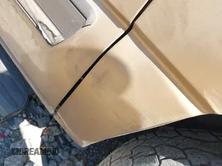 2005 Chevrolet Suburban LT z VIN 1GNEC16Z45J225720, wystawiony jako IAAI lot #41896970 z przebiegiem 347 315 mil mil oraz . Historia ofert i sprzedaży dostępna na DreamBid. Obrazek 13.