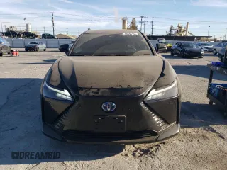 2023 Lexus RZ 450e Premium z VIN JTJAAAAB9PA007621, wystawiony jako Copart lot #80594143 z przebiegiem 7673 mil mil oraz Szkody całkowita. Historia ofert i sprzedaży dostępna na DreamBid. Obrazek 5.