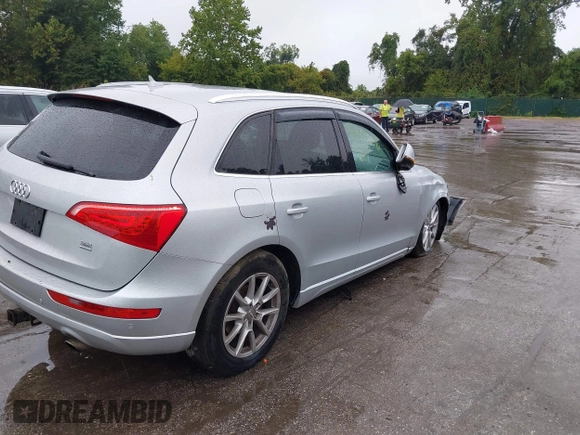 2010 Audi Q5 Premium with VIN WA1CKAFP0AA092895, listed as a IAAI auction lot 40445576 with 152,659 mi miles. Bid and sale history available at carsss.com. Image 4.