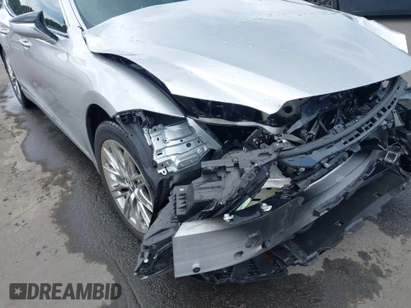2019 Lexus LS 500 z VIN JTHB51FF3K5009078, wystawiony jako IAAI lot #42751612 z przebiegiem 47 527 mil mil oraz . Historia ofert i sprzedaży dostępna na DreamBid. Obrazek 19.