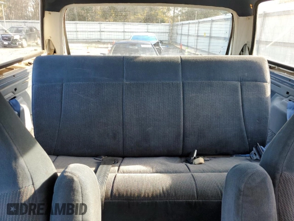 1994 Ford Bronco XL с VIN 1FMEU15N0RLA76670, выставлен на аукционе Copart как лот 46048315 с пробегом 269 968 миль миль и Списание • Salvage title. История ставок и продаж доступна на DreamBid. Изображение 10.