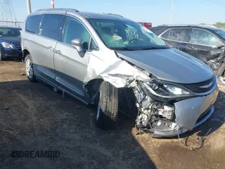 2020 Chrysler Pacifica Touring L with VIN 2C4RC1BG9LR276279, listed as a IAAI auction lot 42190590 with 101,211 mi miles and . Bid and sale history available at DreamBid. Image 1.