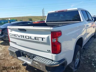 2019 Chevrolet Silverado 1500 LT with VIN 3GCPWCED8KG122694, listed as a IAAI auction lot 41430558 with 92,441 mi miles. Bid and sale history available at carsss.com. Image 4.