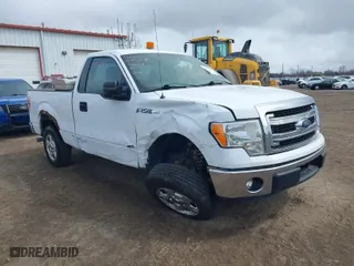 2014 Ford F-150 XL with VIN 1FTMF1CF9EKF40464, listed as a IAAI auction lot 41985678 with 194,224 mi miles. Bid and sale history available at carsss.com. Image 1.