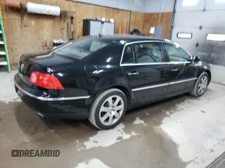 2004 Volkswagen Phaeton V8 z VIN WVWAF63D048011110, wystawiony jako Copart lot #66467834 z przebiegiem 138 229 mil mil oraz Tytuł czysty. Historia ofert i sprzedaży dostępna na DreamBid. Obrazek 3.