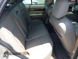 2008 Mercury Grand Marquis GS z VIN 2MEFM74V68X613992, wystawiony jako IAAI lot #42278288 z przebiegiem 177 454 mil mil oraz . Historia ofert i sprzedaży dostępna na DreamBid. Obrazek 8.