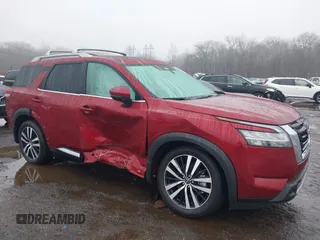 2024 Nissan Pathfinder Platinum z VIN 5N1DR3DJ1RC275508, wystawiony jako IAAI lot #41566678 z przebiegiem 5 326 mil mil oraz . Historia ofert i sprzedaży dostępna na DreamBid. Obrazek 19.