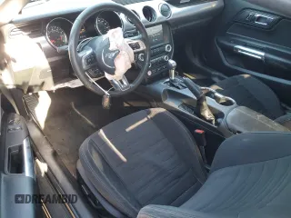 2015 Ford Mustang GT z VIN 1FA6P8CF2F5355774, wystawiony jako Copart lot #54359735 z przebiegiem 85 410 mil mil oraz Szkody całkowita. Historia ofert i sprzedaży dostępna na DreamBid. Obrazek 8.