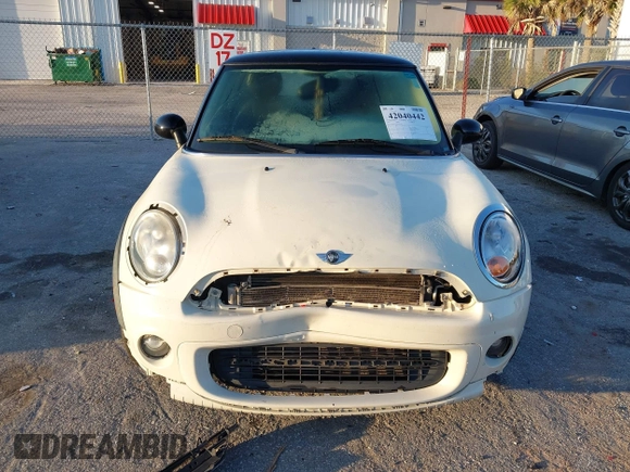 2011 MINI Hardtop with VIN WMWSU3C58BT097825, listed as a IAAI auction lot 42040442 with 141,978 mi miles and . Bid and sale history available at DreamBid. Image 6.