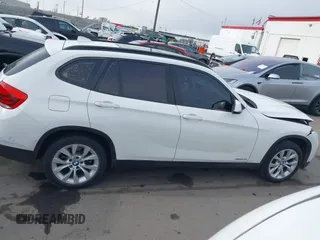 2014 BMW X1 xDrive28i z VIN WBAVL1C54EVY23533, wystawiony jako IAAI lot #41949759 z przebiegiem Nie podano mil oraz . Historia ofert i sprzedaży dostępna na DreamBid. Obrazek 13.