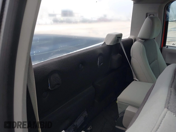 2018 Ford F-150 XL with VIN 1FTMF1CB8JKE22462, listed as a IAAI auction lot 42622267 with 72,931 mi miles and . Bid and sale history available at DreamBid. Image 8.