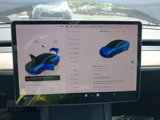2022 Tesla Model 3 Long Range z VIN 5YJ3E1EB2NF193808, wystawiony jako IAAI lot #42281993 z przebiegiem 40 340 mil mil oraz . Historia ofert i sprzedaży dostępna na DreamBid. Obrazek 18.