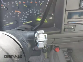 1993 GMC Suburban с VIN 1GKFK16K2PJ710108, выставлен на аукционе IAAI как лот 41560573 с пробегом 232 246 миль миль и . История ставок и продаж доступна на DreamBid. Изображение 11.