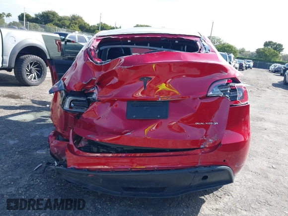 2022 Tesla Model Y Long Range z VIN 7SAYGDEE1NF385414, wystawiony jako IAAI lot #41660542 z przebiegiem 54 075 mil mil oraz . Historia ofert i sprzedaży dostępna na DreamBid. Obrazek 16.