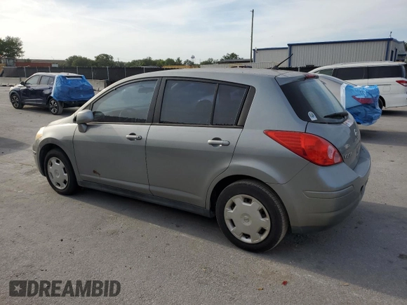 2009 Nissan Versa SL z VIN 3N1BC13E39L482799, wystawiony jako Copart lot #54014035 z przebiegiem 139 248 mil mil oraz Czysty tytuł • Clean title. Historia ofert i sprzedaży dostępna na DreamBid. Obrazek 2.