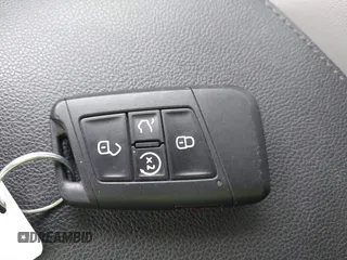 2020 Volkswagen Tiguan SE z VIN 3VV3B7AX4LM032609, wystawiony jako IAAI lot #42074359 z przebiegiem 52 404 mil mil oraz . Historia ofert i sprzedaży dostępna na DreamBid. Obrazek 11.