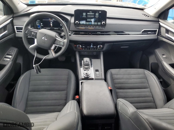 2024 Mitsubishi Outlander SE with VIN JA4J4VA89RZ013827, listed as a Copart auction lot 46090005 with 17,693 mi miles and Salvage Title. Bid and sale history available at carsss.com. Image 8.