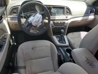 2017 Hyundai Elantra SE z VIN 5NPD84LF5HH086454, wystawiony jako Copart lot #55080805 z przebiegiem 126 843 mil mil oraz Szkoda całkowita • Salvage title. Historia ofert i sprzedaży dostępna na DreamBid. Obrazek 8.
