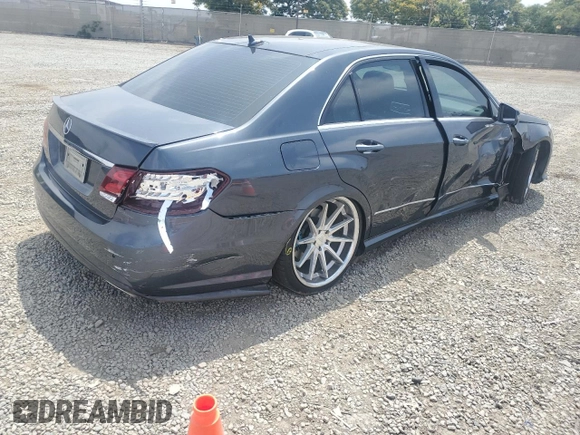 2010 Mercedes-Benz E 550 Luxury с VIN WDDHF7CB7AA225685, выставлен на аукционе Copart как лот 60713225 с пробегом 176 210 миль миль и Списание • Salvage title. История ставок и продаж доступна на DreamBid. Изображение 3.