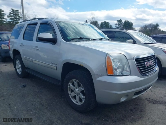 2011 GMC Yukon SLE with VIN 1GKS2AE08BR102747, listed as a IAAI auction lot 41832562 with NaN miles. Bid and sale history available at carsss.com. Image 1.