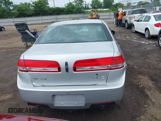 2012 Lincoln MKZ z VIN 3LNHL2GC4CR835010, wystawiony jako IAAI lot #42479902 z przebiegiem 85 133 mil mil oraz . Historia ofert i sprzedaży dostępna na DreamBid. Obrazek 16.