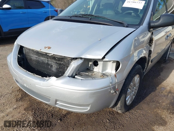 2005 Chrysler Town & Country with VIN 1C4GP45R55B238222, listed as a IAAI auction lot 41780737 with 166,880 mi miles. Bid and sale history available at carsss.com. Image 6.