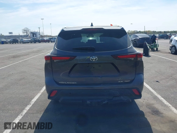 2024 Toyota Highlander LE z VIN 5TDKDRBH6RS552634, wystawiony jako IAAI lot #42086919 z przebiegiem 12 606 mil mil oraz . Historia ofert i sprzedaży dostępna na DreamBid. Obrazek 16.
