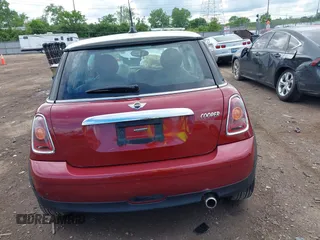 2009 MINI Hardtop z VIN WMWMF33599TW72771, wystawiony jako IAAI lot #42225326 z przebiegiem 94 014 mil mil oraz . Historia ofert i sprzedaży dostępna na DreamBid. Obrazek 16.