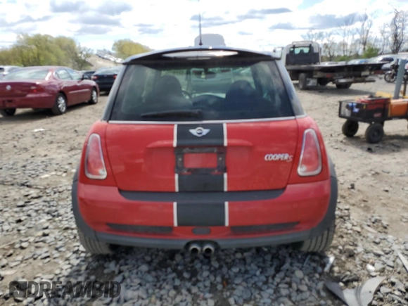2006 MINI Hardtop S z VIN WMWRE33546TJ38274, wystawiony jako Copart lot #53336105 z przebiegiem 171 593 mil mil oraz Czysty tytuł • Clean title. Historia ofert i sprzedaży dostępna na DreamBid. Obrazek 6.