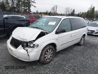 2005 Chrysler Town & Country Touring with VIN 2C4GP54L25R395372, listed as a IAAI auction lot 41805284 with 143,431 mi miles. Bid and sale history available at carsss.com. Image 17.
