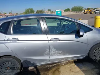 2020 Honda Fit LX z VIN 3HGGK5H48LM700879, wystawiony jako IAAI lot #42290266 z przebiegiem 90 963 mil mil oraz . Historia ofert i sprzedaży dostępna na DreamBid. Obrazek 14.