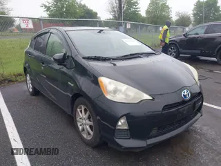 2013 Toyota Prius One z VIN JTDKDTB3XD1540798, wystawiony jako IAAI lot #42266860 z przebiegiem 208 567 mil mil oraz . Historia ofert i sprzedaży dostępna na DreamBid. Obrazek 1.