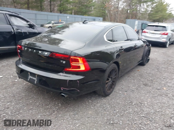 2017 Volvo S90 Momentum with VIN YV1102AK3H1006469, listed as a IAAI auction lot 41795564 with 121,001 mi miles. Bid and sale history available at carsss.com. Image 4.