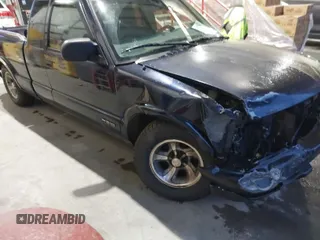 2001 Chevrolet S-10 LS with VIN 1GCCS19W818233602, listed as a IAAI auction lot 41243240 with 206,157 mi miles and . Bid and sale history available at DreamBid. Image 1.