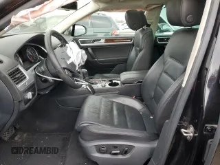 2016 Volkswagen Touareg Sport with VIN WVGEF9BP4GD011455, listed as a Copart auction lot 49734885 with 145,450 mi miles and Salvage Title. Bid and sale history available at DreamBid. Image 7.