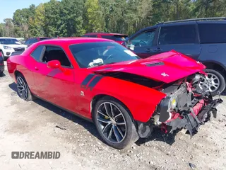 2016 Dodge Challenger 392 Hemi Scat Pack Shaker z VIN 2C3CDZFJ2GH255491, wystawiony jako IAAI lot #40595549 z przebiegiem 41 715 mil mil oraz . Historia ofert i sprzedaży dostępna na DreamBid. Obrazek 1.