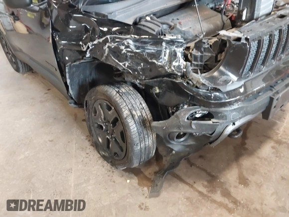 2020 Jeep Renegade Jeepster z VIN ZACNJBAB5LPL21798, wystawiony jako IAAI lot #42038384 z przebiegiem 65 753 mil mil oraz . Historia ofert i sprzedaży dostępna na DreamBid. Obrazek 6.