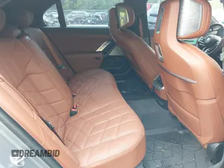 2023 BMW 7 Series 760i xDrive z VIN WBA33EJ04PCM74863, wystawiony jako IAAI lot #42298285 z przebiegiem 22 801 mil mil oraz . Historia ofert i sprzedaży dostępna na DreamBid. Obrazek 8.