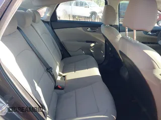 2019 Kia Forte LXS z VIN 3KPF24ADXKE139561, wystawiony jako IAAI lot #42188481 z przebiegiem 119 215 mil mil oraz . Historia ofert i sprzedaży dostępna na DreamBid. Obrazek 8.