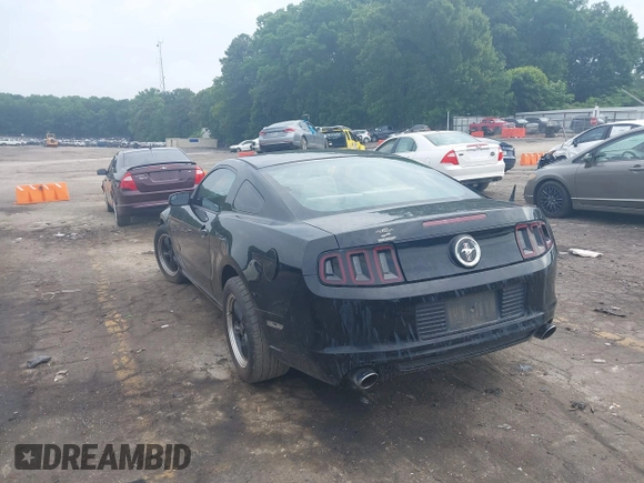 2014 Ford Mustang V6 z VIN 1ZVBP8AM0E5218029, wystawiony jako IAAI lot #42296906 z przebiegiem 170 454 mil mil oraz . Historia ofert i sprzedaży dostępna na DreamBid. Obrazek 3.