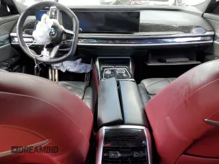 2023 BMW 7 Series 740i z VIN WBA23EH08PCM24789, wystawiony jako Copart lot #47390015 z przebiegiem 51 854 mil mil oraz Nie do naprawy • Non repairable. Historia ofert i sprzedaży dostępna na DreamBid. Obrazek 8.