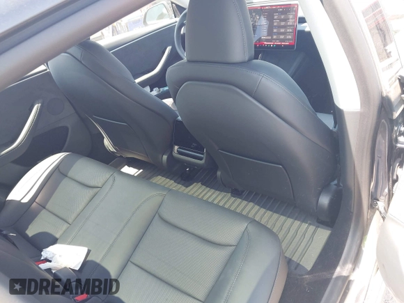 2025 Tesla Model 3 Long Range z VIN 5YJ3E1EB6SF924607, wystawiony jako IAAI lot #42255758 z przebiegiem 5 881 mil mil oraz . Historia ofert i sprzedaży dostępna na DreamBid. Obrazek 8.