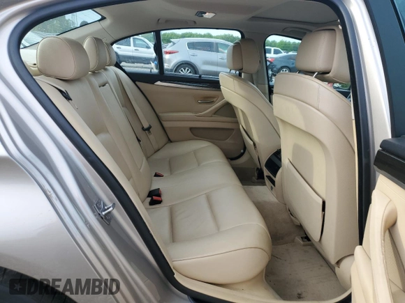 2011 BMW 5 Series 535i z VIN WBAFR7C51BC607779, wystawiony jako Copart lot #55216495 z przebiegiem 130 784 mil mil oraz Szkody całkowita. Historia ofert i sprzedaży dostępna na DreamBid. Obrazek 10.
