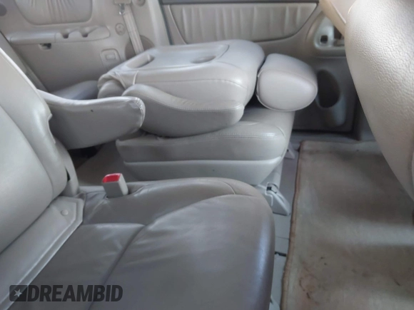 2007 Toyota Sienna XLE with VIN 5TDZK22C97S062721, listed as a IAAI auction lot 41900786 with 220,189 mi miles. Bid and sale history available at carsss.com. Image 8.