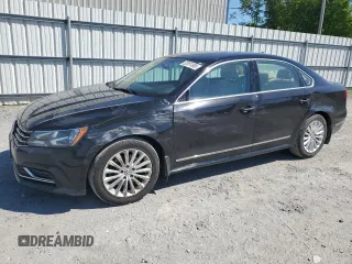 2016 Volkswagen Passat SE z VIN 1VWBT7A38GC008483, wystawiony jako Copart lot #52851805 z przebiegiem 116 672 mil mil oraz Szkody całkowita. Historia ofert i sprzedaży dostępna na DreamBid. Obrazek 1.