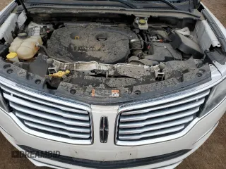 2015 Lincoln MKC z VIN 5LMTJ2AH6FUJ37822, wystawiony jako Copart lot #51931505 z przebiegiem 138 188 mil mil oraz Szkoda całkowita • Salvage title. Historia ofert i sprzedaży dostępna na DreamBid. Obrazek 13.