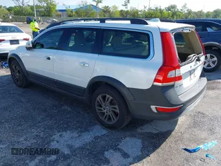 2014 Volvo XC70 3.2L with VIN YV4952BZ5E1186231, listed as a IAAI auction lot 41875901 with 109,875 mi miles and . Bid and sale history available at DreamBid. Image 3.