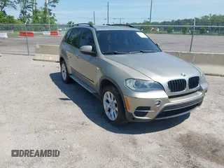2011 BMW X5 35i z VIN 5UXZV4C57BL414643, wystawiony jako IAAI lot #42345726 z przebiegiem 123 819 mil mil oraz . Historia ofert i sprzedaży dostępna na DreamBid. Obrazek 1.