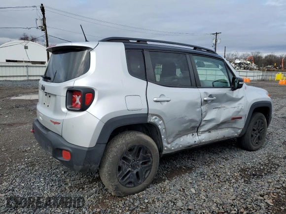 2018 Jeep Renegade Trailhawk with VIN ZACCJBCB6JPH07876, listed as a Copart auction lot 49215785 with 124,465 mi miles and Salvage Title. Bid and sale history available at carsss.com. Image 3.