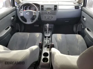 2009 Nissan Versa SL z VIN 3N1BC13E39L482799, wystawiony jako Copart lot #54014035 z przebiegiem 139 248 mil mil oraz Czysty tytuł • Clean title. Historia ofert i sprzedaży dostępna na DreamBid. Obrazek 8.